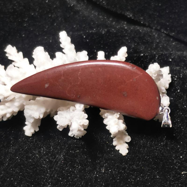 Roter Schiefer Anhänger